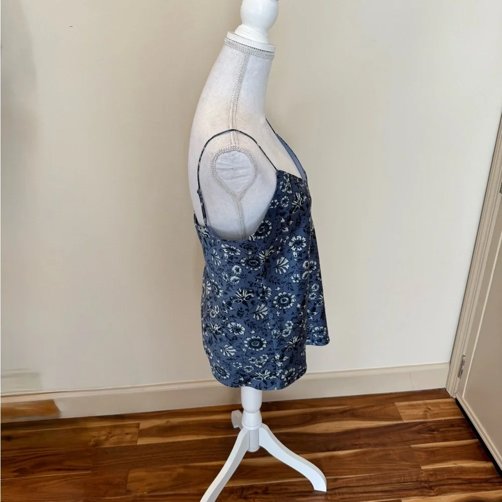 Club Monaco Cami Top Blue Floral V-Neck Silk Blend M Summer Resort - Picture 3 of 9